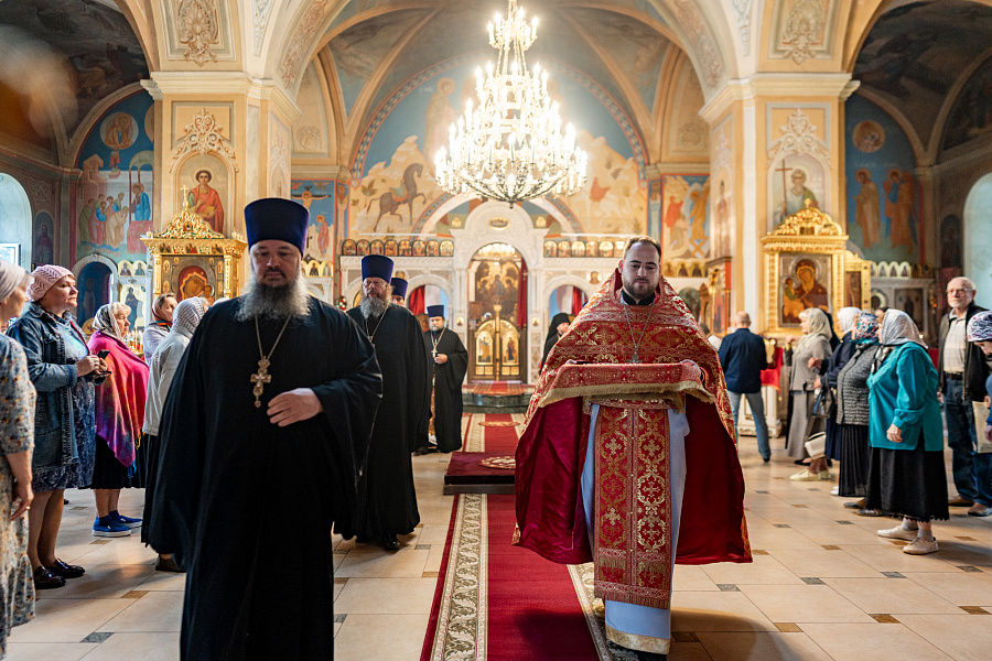 Архиерейское богослужение в храме мучеников Флора и Лавра села Ям г.о. Домодедово
